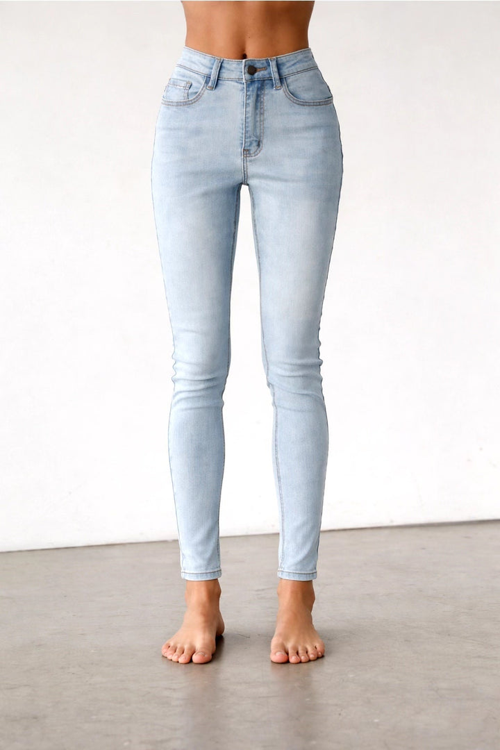 The Everyday Babe High Rise Skinny Jeans in Light Wash