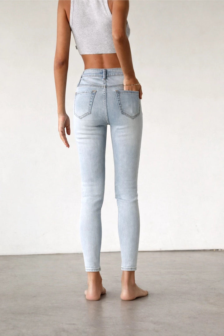 The Everyday Babe High Rise Skinny Jeans in Light Wash